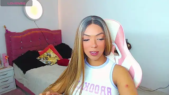 Tanedra collings online show from April 22, 2026, 2:47 am