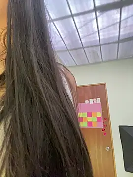 Nicollemays online show from February 5, 2025, 6:26 pm