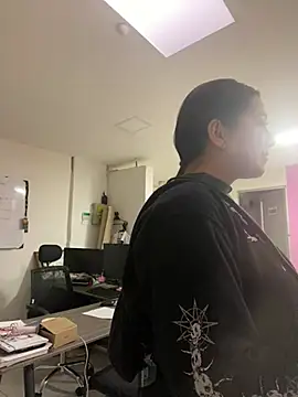 Nicollemays online show from February 24, 2025, 12:05 pm