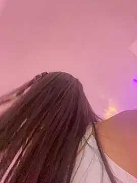 Nicollemays online show from March 21, 2025, 12:06 pm