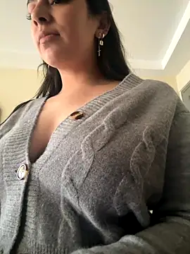 Nicollemays online show from September 19, 2025, 3:13 pm