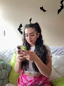 Nicollemays online show from October 14, 2025, 2:29 pm