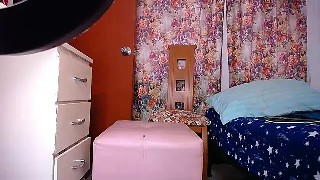 yselahot online show from February 26, 2025, 11:15 pm