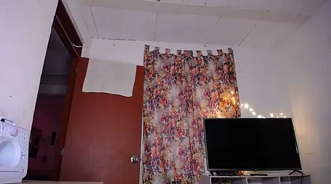 yselahot online show from March 5, 2025, 9:37 pm