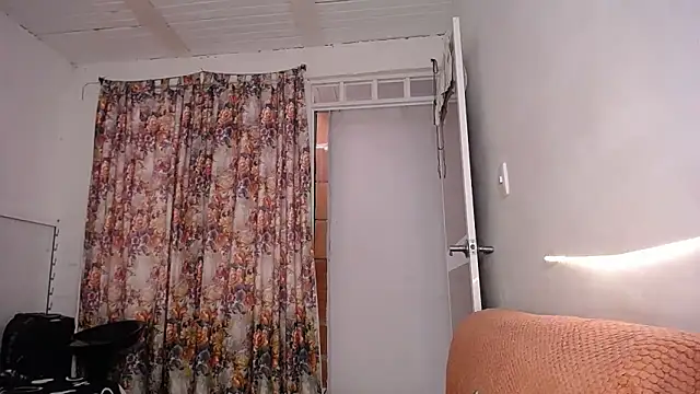 yselahot online show from October 11, 2025, 4:16 pm