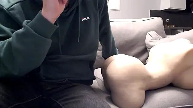 freddy0222222 online show from April 12, 2026, 8:03 pm