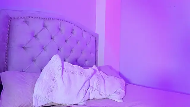 CamileHolmes online show from February 27, 2025, 5:02 am