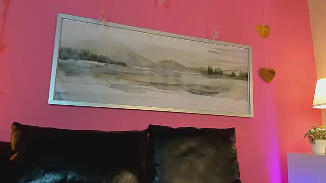 Tiffanysurez  online show from September 10, 2025, 9:15 pm