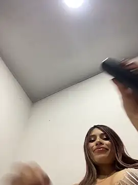 Tiffanysurez  online show from May 16, 2026, 12:18 am