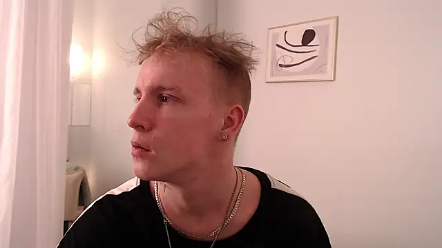 Snapshot of AlexxSweet chatting on May 18, 2026, 4:40 am AlexxSweet online show from May 18, 2026, 4:40 am