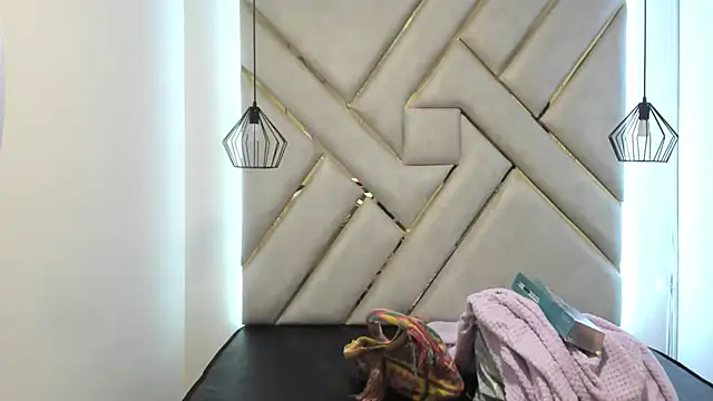 nalalye cruzz  online show from March 12, 2025, 3:13 am