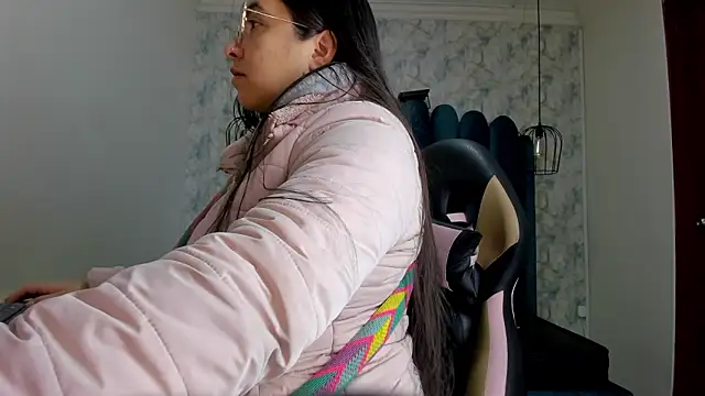 nalalye cruzz  online show from January 17, 2026, 2:49 am