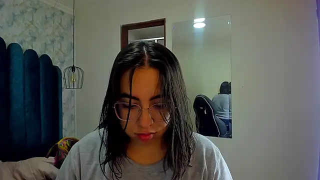 nalalye cruzz  online show from March 22, 2026, 2:26 am