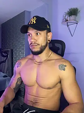 ARON TAYLER01 online show from October 28, 2025, 10:30 am