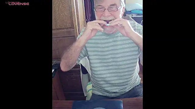 Snapshot of terrybare chatting on July 4, 2026, 1:50 pm terrybare online show from July 4, 2026, 1:50 pm
