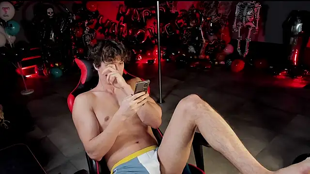 dirty-boss online show from December 18, 2025, 8:42 am