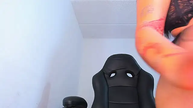 SweetIsabella x online show from December 17, 2024, 6:35 am