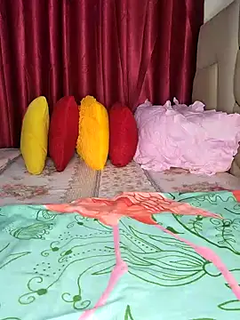 NicRaisaa online show from April 26, 2026, 4:43 am