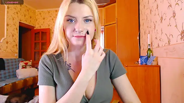 MarySweetness online show from March 11, 2025, 11:01 am