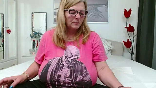 YulliaMilf online show from March 4, 2026, 3:51 pm