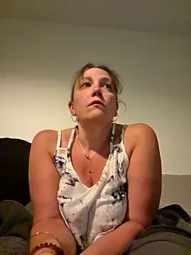 Snapshot of Wisie_Cutie chatting on April 23, 2026, 8:55 pm Wisie Cutie online show from April 23, 2026, 8:55 pm