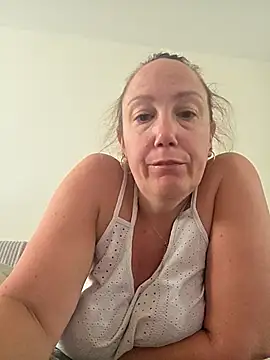 Snapshot of Wisie_Cutie chatting on May 10, 2026, 12:21 pm Wisie Cutie online show from May 10, 2026, 12:21 pm