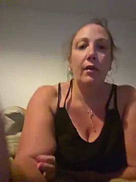 Snapshot of Wisie_Cutie chatting on May 31, 2026, 10:22 pm Wisie Cutie online show from May 31, 2026, 10:22 pm