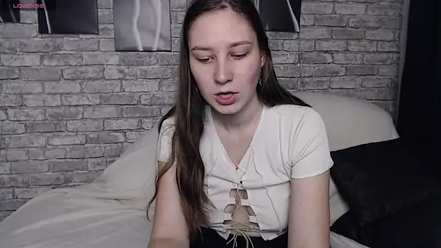 MollyBrams online show from December 12, 2024, 12:33 pm