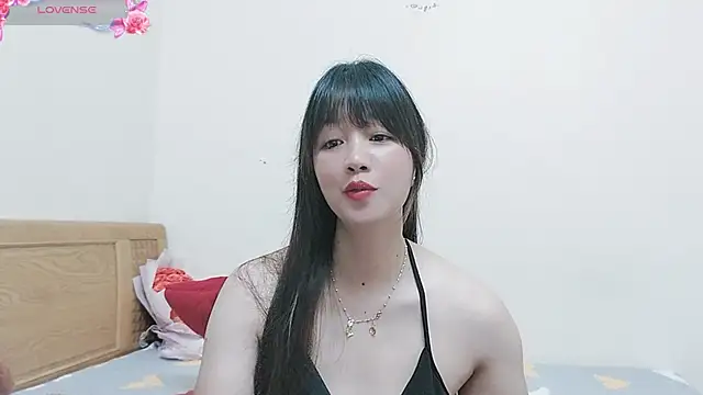 Holygirlsweet777 online show from October 7, 2025, 1:36 am