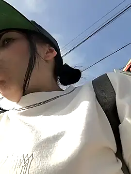 i am nina  online show from January 14, 2025, 1:17 pm