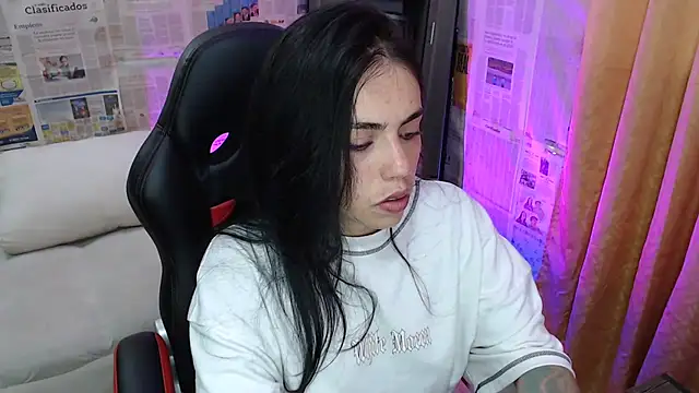 i am nina  online show from October 22, 2025, 9:58 pm