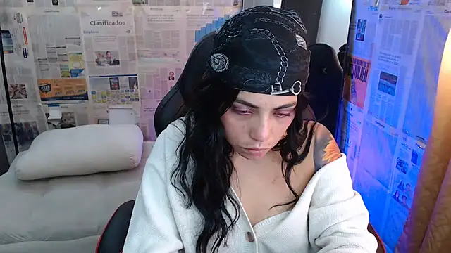 i am nina  online show from November 12, 2025, 7:57 pm