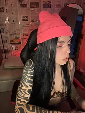 i am nina  online show from April 15, 2026, 10:54 pm