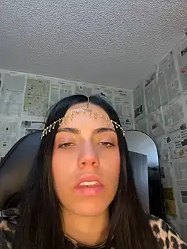 Snapshot of i_am_nina_ chatting on May 16, 2026, 2:19 am i am nina online show from May 16, 2026, 2:19 am