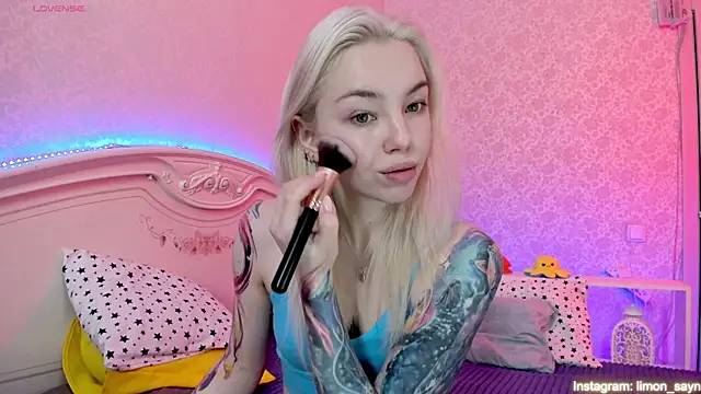 LillyMoure  online show from February 25, 2025, 11:44 pm