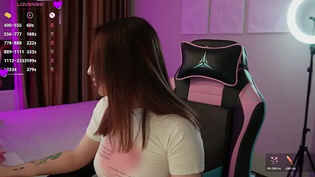 Fiona-Love online show from April 19, 2026, 6:10 pm