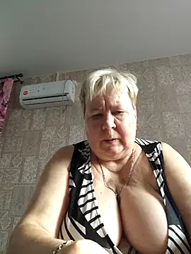 EffectFiona online show from November 1, 2025, 4:58 am