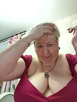 EffectFiona online show from January 18, 2026, 3:43 am