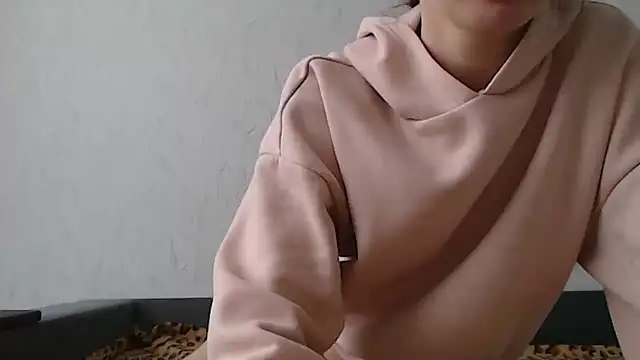 HoneyWiles online show from February 12, 2026, 2:23 pm