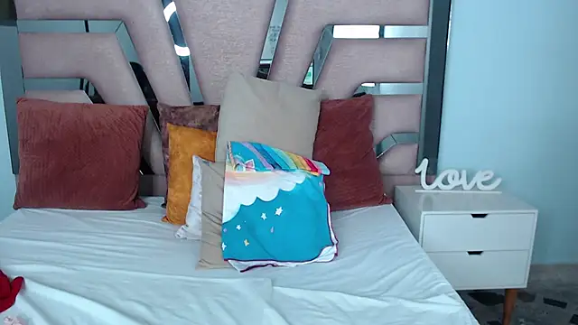 Snapshot of sophia_hadid chatting on March 17, 2025, 11:11 pm sophia hadid online show from March 17, 2025, 11:11 pm