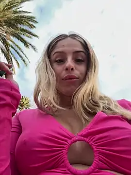 Snapshot of BritneyDimond chatting on December 9, 2024, 5:19 pm BritneyDimond online show from December 9, 2024, 5:19 pm