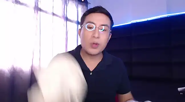 andrewmhilton  online show from March 18, 2025, 7:42 pm