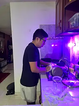 andrewmhilton  online show from September 8, 2025, 3:55 pm