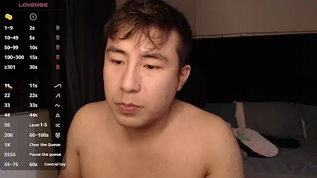 andrewmhilton  online show from October 27, 2025, 5:44 am