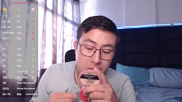 andrewmhilton  online show from October 28, 2025, 6:54 pm