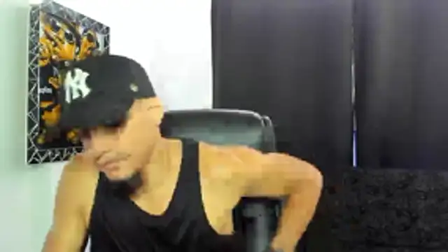 Snapshot of jhonnysnow17 chatting on April 23, 2026, 1:46 pm jhonnysnow17 online show from April 23, 2026, 1:46 pm
