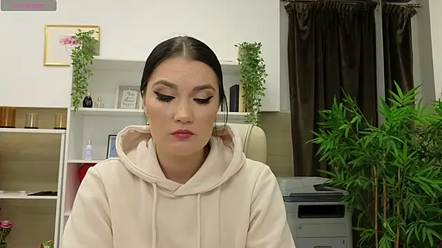 SelineSole online show from February 4, 2025, 5:12 pm