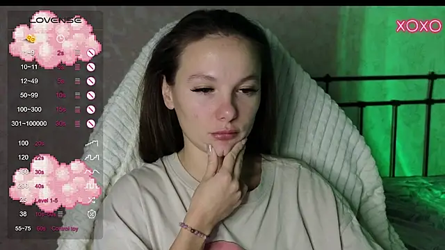 Snapshot of lil_luna_x chatting on December 2, 2024, 4:31 pm lil luna x online show from December 2, 2024, 4:31 pm