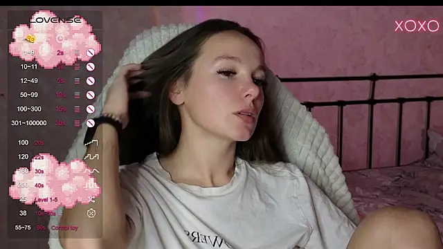 Snapshot of lil_luna_x chatting on December 7, 2024, 5:42 pm lil luna x online show from December 7, 2024, 5:42 pm
