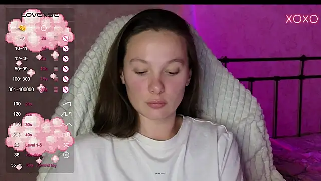 Snapshot of lil_luna_x chatting on December 8, 2024, 4:07 pm lil luna x online show from December 8, 2024, 4:07 pm